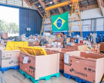 Avião da FAB com 25 toneladas de doações e medicamentos chega ao RS