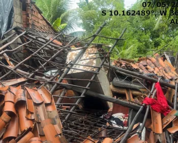 Chuva forte causa desabamento de casa na cidade de Coruripe