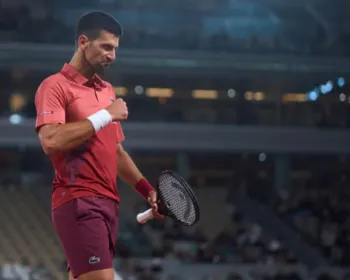 Djokovic conquista vitória incrível em Roland Garros e iguala Roger Fe
