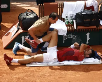 Djokovic retorna aos treinos e alimenta esperança de jogar Wimbledon