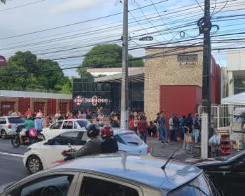 Eleitores enfrentam longas filas no último dia para transferir título em Maceió