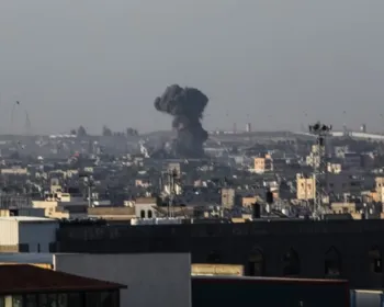 Gaza: Sobe para 360 mil o número de pessoas que deixaram Rafah