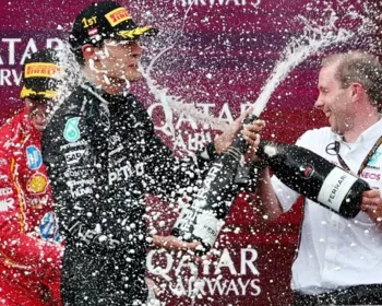 George Russell vence GP da Áustria após caos entre Verstappen e Norris