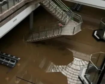 Imagens mostram Aeroporto de Porto Alegre tomado pela água; veja