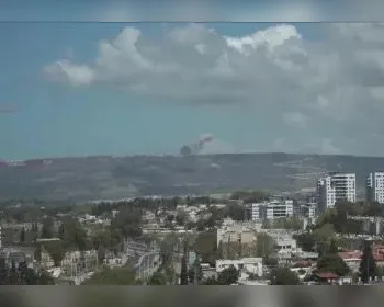 Israel e Hezbollah trocam fogo pesado em meio à escalada de tensão