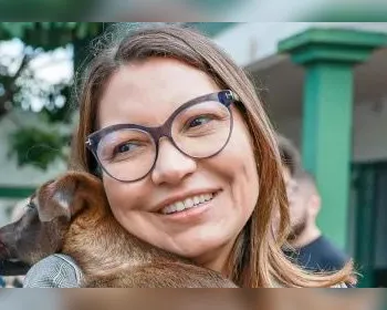 Janja adota cachorrinha resgatada em tragédia no RS