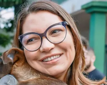 Janja adota cachorrinha resgatada em tragédia no RS