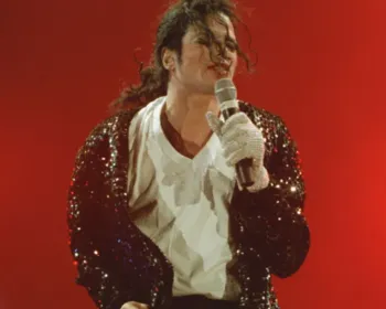 Jaqueta usada por Michael Jackson em “Billie Jean” será leiloada