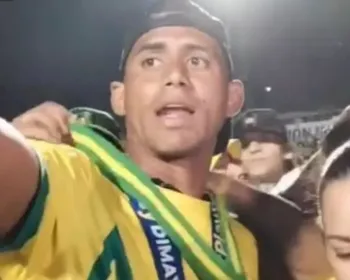Jogador tem medalha furtada durante comemoração de título na Colômbia