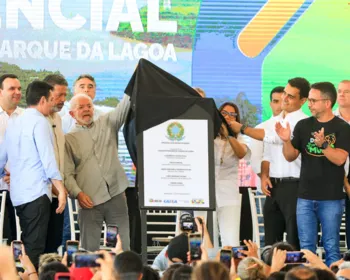 Lula reúne oposição para entrega de apartamentos a pescadores e marisqueiras em Maceió
