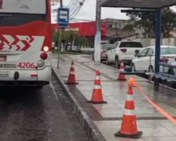 Ônibus é evacuado após contato com fio de energia na Serraria