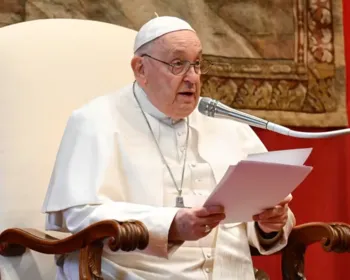 Papa diz que seminários estão "cheios de viadagem", afirma imprensa italiana
