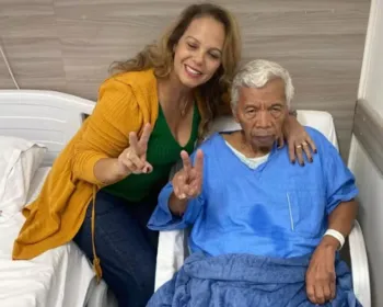 Roque posa em hospital, e esposa agradece carinho com diretor do SBT