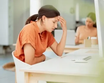 Saúde mental no trabalho: veja dicas para aliviar peso da rotina