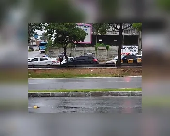 VÍDEO: motorista infarta ao volante, colide em táxi e morre em Maceió