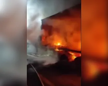 Vídeo: Caminhões de ajuda com destino a Gaza pegam fogo na Cisjordânia