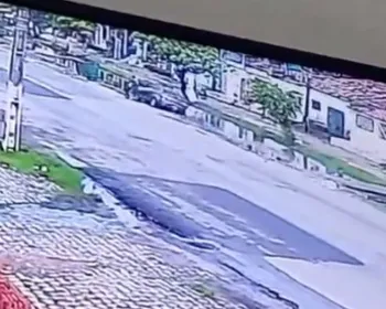 Vídeo mostra momento em que carro cai dentro de córrego na Levada