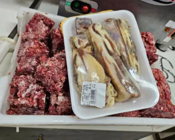 Visa apreende 120 kg de carne estragada em supermercado do Vergel