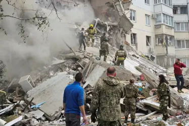 
				7 pessoas morrem após míssil atingir prédio residencial na Rússia
			
			