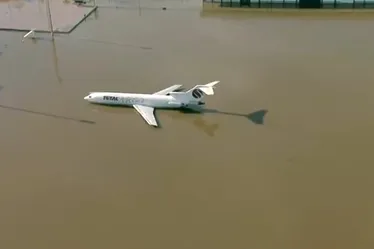
			
				Aeroporto Salgado Filho só deve reabrir em setembro
			
			