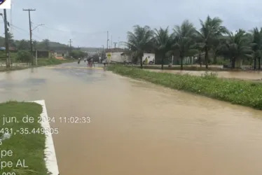 
			
				Água do Rio Jacuípe diminui nível, mas continua acima da cota de atenção
			
			