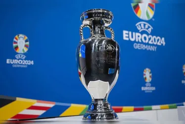 
			
				Alemanha se torna o centro do futebol europeu durante um mês
			
			