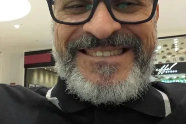 
			
				Anselmo Ferreira Melo desnuda Penedo em versos em novo livro de poesia
			
			