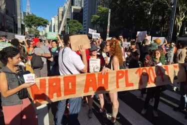 
				Ataque hacker derruba sites de deputados a favor do PL do Aborto
			
			