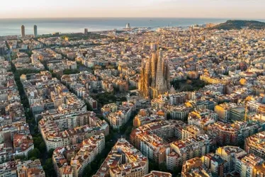 
			
				Barcelona anuncia fim de hospedagens estilo Airbnb a partir de 2028
			
			