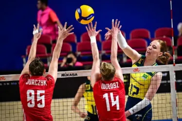
			
				Brasil mantém invencibilidade e se garante nas quartas de final da VNL
			
			