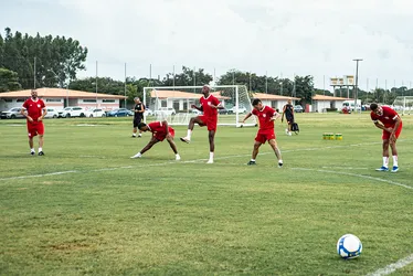 
				CRB encara lanterna Guarani na busca pela fuga do Z4
			
			