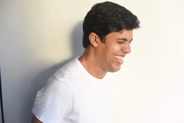 
			
				Cantor alagoano fala de amor em álbum com temática nordestina
			
			