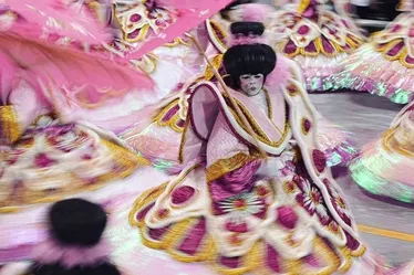 
			
				Carnaval 2025: confira ordem dos desfiles e venda de ingressos em SP
			
			