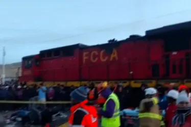 
			
				Colisão entre ônibus e trem deixa ao menos 4 mortos e mais de 40 feridos no Peru
			
			