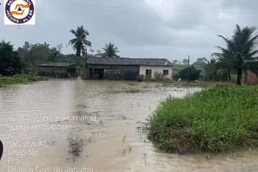 
			
				Com chuvas, nível dos rios sobe em AL; águas do Jacuípe invadem ruas
			
			