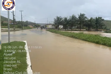 
			
				Com chuvas, nível dos rios sobe em AL; águas do Jacuípe invadem ruas
			
			