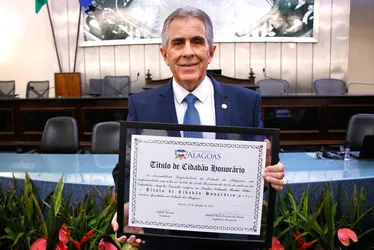 
			
				Desembargador Orlando Rocha recebe título de cidadão honorário de AL
			
			