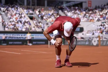 
			
				Djokovic opera o menisco e pode ficar fora de Wimbledon
			
			