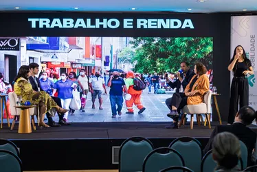 
			
				Especialistas propõem soluções para desenvolver cidades caminháveis no Summit
			
			