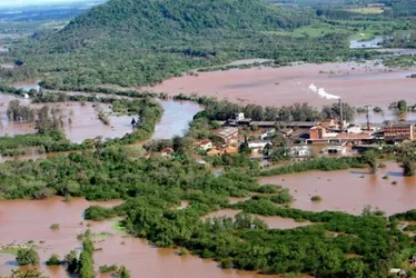 
			
				Governador alerta moradores de Canela e Gramado para saírem de casa
			
			