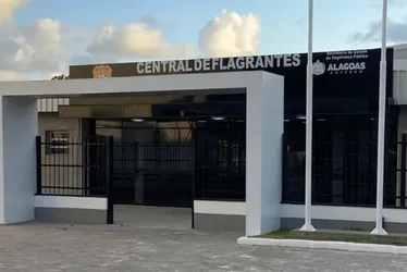 
			
				Homem se masturba para menor e a ameaça com faca para ir ao banheiro
			
			
