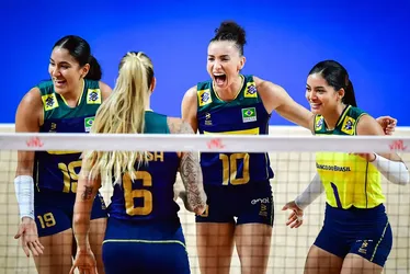 
				Invicto, Brasil atropela Bulgária na Liga das Nações Feminina de Vôlei
			
			