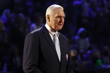 
			
				Lenda da NBA, Jerry West morre aos 86 anos
			
			