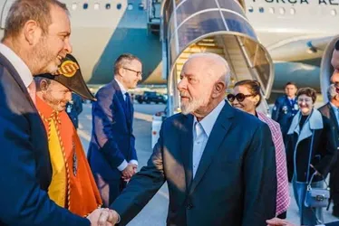 
			
				Lula aponta risco à democracia com avanço da extrema direita na Europa
			
			