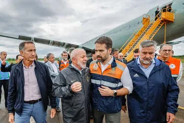 
			
				Lula sanciona lei para suspender pagamento de dívidas do RS
			
			