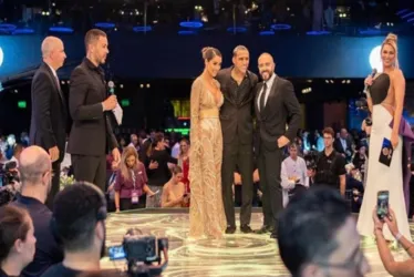 
			
				Magnata russo presenteia catarinense com bolsa mais cobiçada do mundo
			
			