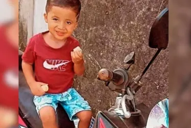 
			
				Menino de 4 anos é encontrado morto na beira de uma piscina
			
			