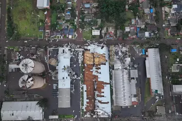 
			
				'Microexplosão' provoca estragos em são Luiz Gonzaga, no RS
			
			