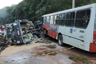 
			
				Mulher entra em trabalho de parto em congestionamento causado por acidente
			
			