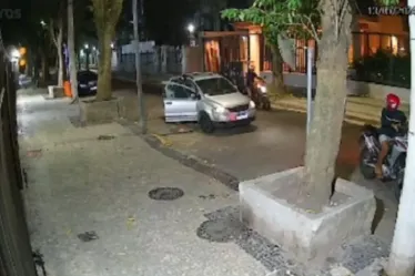 
			
				Músicos são cercados por criminosos em área nobre do Rio de Janeiro
			
			